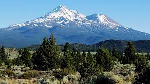 Keindahan Alam Mount Shasta California di Amerika Utara